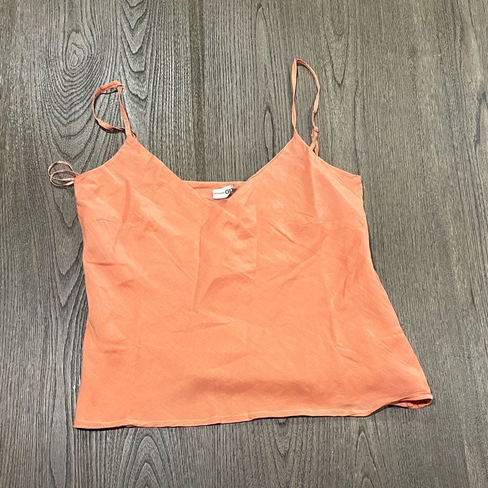 NWOT Guess Peach V-Neck Spaghetti Strap Cropped Tank Top Size S